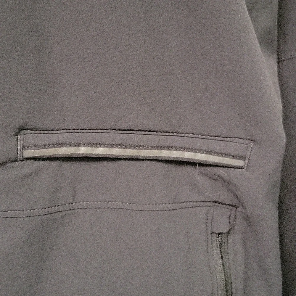 Mountain Hardwear sleek black